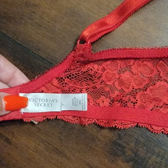 Victoria's Secret Push Up Lace Bra - Picture 3 of 3